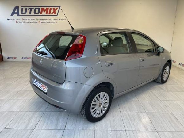 Tirane, shes makine Fiat grande punto Viti 2006, 3.600 Euro