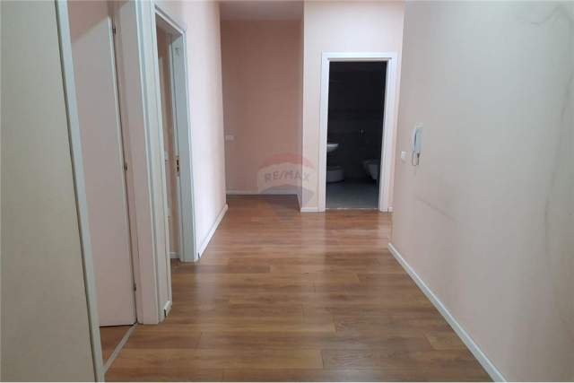 Tirane, jepet me qera apartament 3+1+BLK Kati 3, 150 m² 650 Euro (komuna parisit)