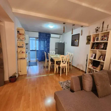 Tirane, jepet me qera apartament 3+1 Kati 3, 130 m² 600 Euro (stadiumi Dinamo)