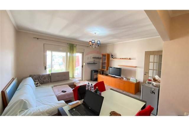 Tirane, jepet me qera apartament 1+1 Kati 2, 68 m² 950 Euro (TREGU ELEKTRIK)