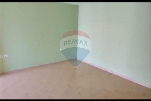 Tirane, jepet me qera apartament 2+1 Kati 1, 70 m² 400 Euro (RRUGA 5 MAJI)