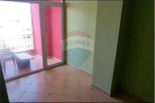 Tirane, jepet me qera apartament 2+1 Kati 1, 70 m² 400 Euro (RRUGA 5 MAJI)