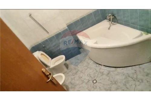 Tirane, jepet me qera apartament 2+1 Kati 1, 70 m² 400 Euro (RRUGA 5 MAJI)