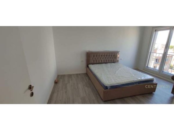 Jepet Me Qera Apartament 3+1 Prane Selvise! 120 m2, 600 Euro