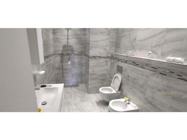 Jepet Me Qera Apartament 3+1 Prane Selvise! 120 m2, 600 Euro