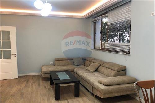 Tirane, jepet me qera Vile 2+1 Kati 1, 90 m² 400 Euro (RRUGA E KAVAJES GLOBE)