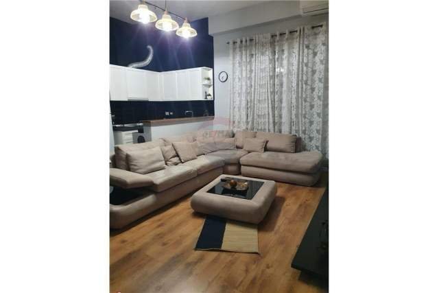 Tirane, jepet me qera apartament 2+1 Kati 1, 70 m² 450 Euro (KOMPLEKSI NOVA kodra diellit)