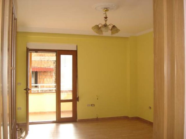 Tirane, jepet me qera apartament 2+1+BLK Kati 7, 90 m² 430 Euro (reshit petrela)