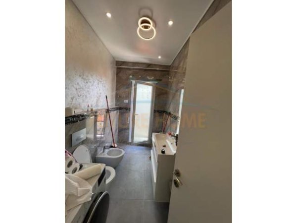 Tirane, jepet me qera apartament 3+1+BLK Kati 6, 111 m² 800 Euro (Selvia)