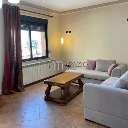 Tirane, jepet me qera apartament 2+1+BLK Kati 10, 90 m² 1.000 Euro (Rruga ''Qemal Stafa'')