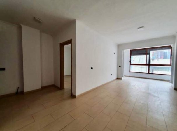 Tirane, jepet  apartament me qera, thuajse ne qender te Tiranes, Kati 3, 91 m²   600 Euro