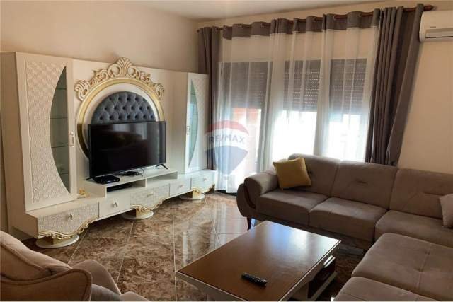 Tirane, jepet me qera 2+1+BLK 110 m² 450 Euro
