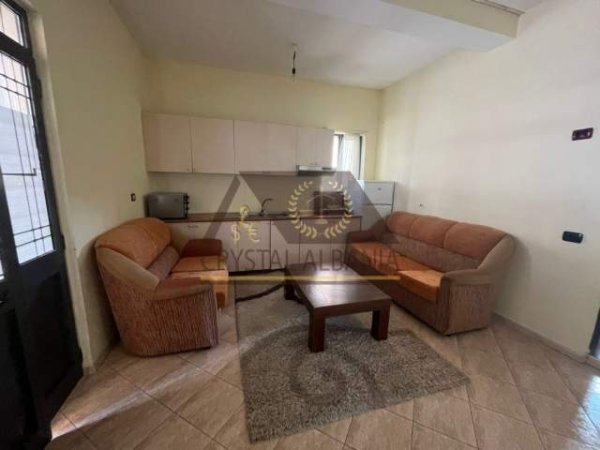Tirane, jepet me qera apartament 2+1 Kati 2, 85 m² 38.000 Leke (bulevardi kasharit)