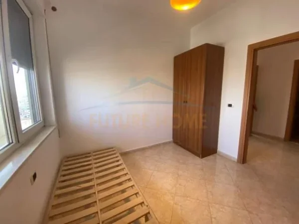 Durres, jepet me qera apartament 3+1+BLK Kati 9, 135 m² 500 Euro (Bashkia)