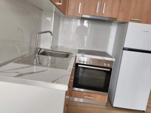 Tirane, jepet me qera apartament 1+1 Kati 9, 33 m² 230 Euro (sokrat miho)