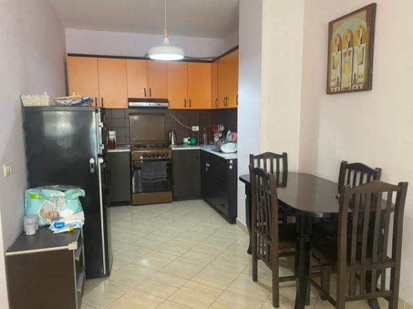 Tirane, jepet me qera apartament 1+1+BLK Kati 6, 89 m² 450 Euro (dibres)