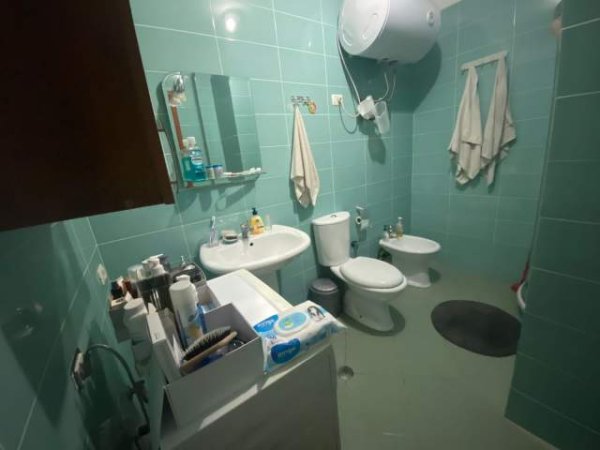 Tirane, jepet me qera apartament 1+1+BLK Kati 6, 89 m² 450 Euro (dibres)