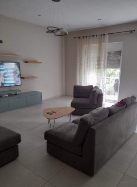 Tirane, jepet me qera Vile 2+1+BLK Kati 2, 110 m² 600 Euro (Rruga Daniel Ndreka)