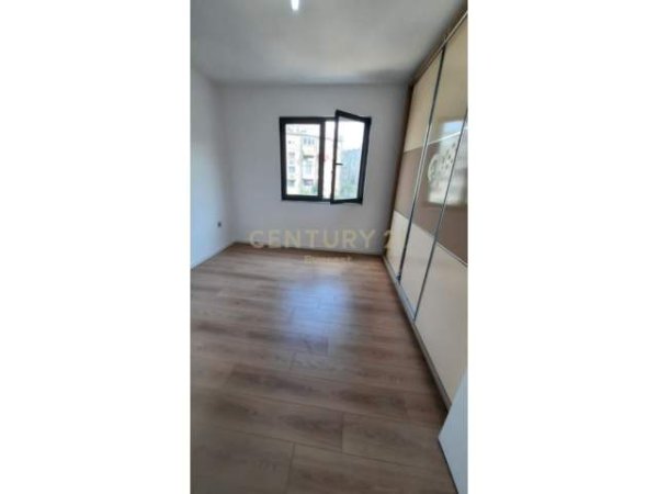 Tirane, shitet apartament 1+1 Kati 2, 59 m² 65.000 Euro (Pallati me shigjeta Tirana, Albania)