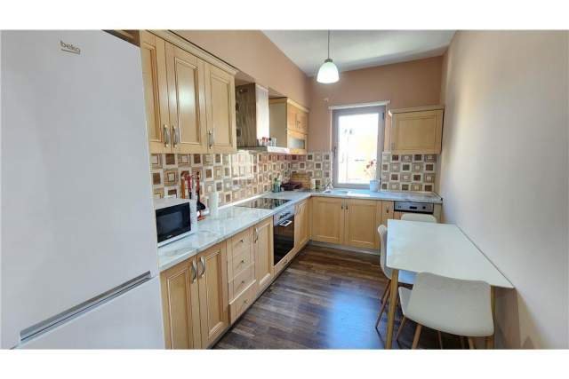 Tirane, jepet me qera apartament 2+1 Kati 7, 120 m² 700 Euro (kompleksi deliorgji)