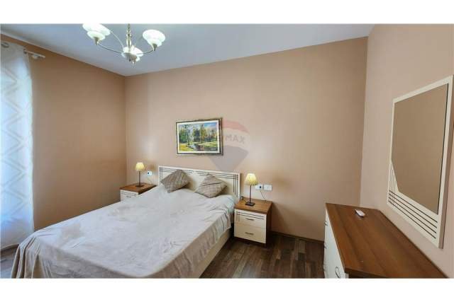 Tirane, jepet me qera apartament 2+1 Kati 7, 120 m² 700 Euro (kompleksi deliorgji)