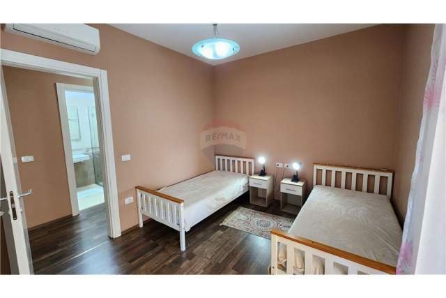 Tirane, jepet me qera apartament 2+1 Kati 7, 120 m² 700 Euro (kompleksi deliorgji)