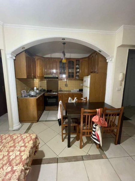 Tirane, jepet me qera apartament 2+1 Kati 5, 60 m² 400 Euro (rr. dibres)