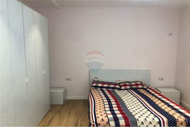 Tirane, jepet me qera apartament 1+1+BLK Kati 1, 90 m² 400 Euro (globe)