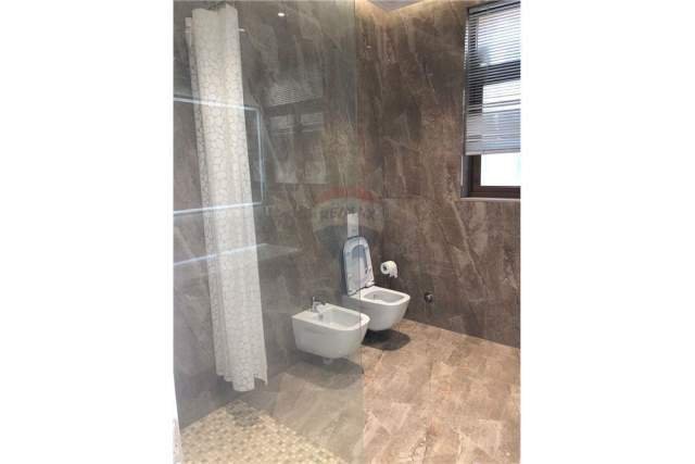 Tirane, jepet me qera apartament 1+1+BLK Kati 1, 90 m² 400 Euro (globe)