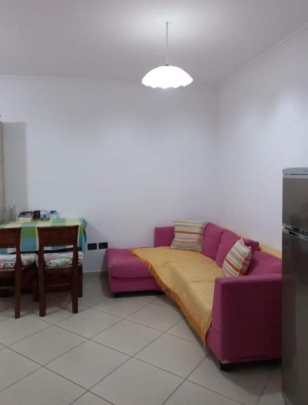 Tirane, jepet me qera apartament 1+1+BLK Kati 4, 35 m² 40.000 Leke (21 dhjetori)