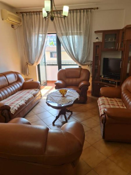 Tirane, jepet me qera apartament 3+1+BLK Kati 3, 110 m² 350 Euro (GJIN GJERGJI)