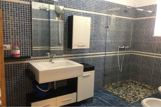 Tirane, jepet me qera apartament Kati 3, 75 m² 500 Euro (BULEVARDI ZOGU ZI)