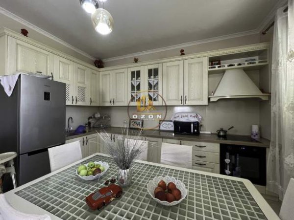 Tirane, jepet me qera Vile 3 Katshe Kati 0, 350 m² 1.700 Euro (Prane TEG)