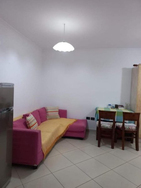 Tirane, jepet me qera 1+1 Kati 4, 40.000 Leke