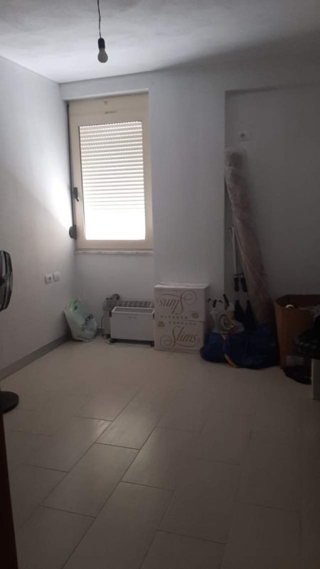Tirane, jap me qera apartament 1+1 Kati 3, 47 m² 30.000 Leke (eduard mano)
