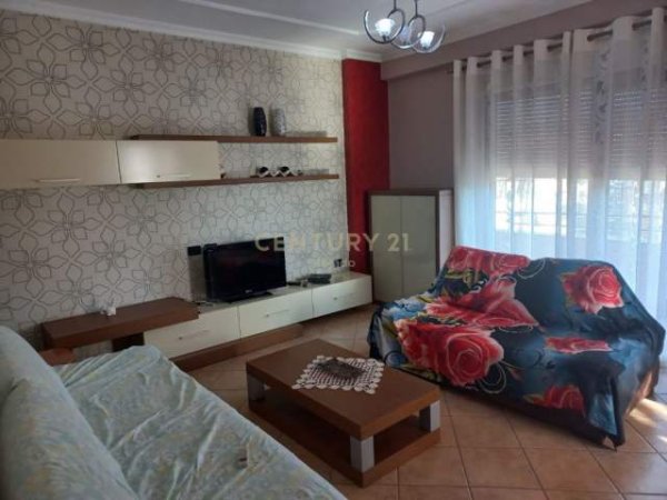 JEPET APARTAMENT 1+1 ME QIRA, PALLATI ME SHIGJETA,  360 Euro