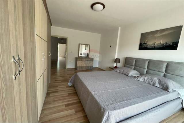Tirane, jepet me qera apartament 2+1+BLK Kati 4, 97 m² 650 Euro (liceu artistik)