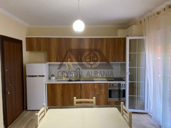 Tirane, jepet me qera apartament 1+1+BLK Kati 2, 70 m² 400 Euro (kopshti botanik)