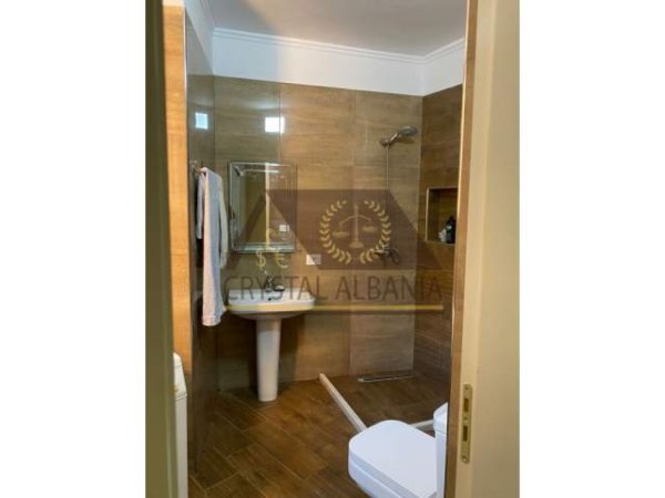 Tirane, jepet me qera apartament 1+1+BLK Kati 2, 70 m² 400 Euro (kopshti botanik)