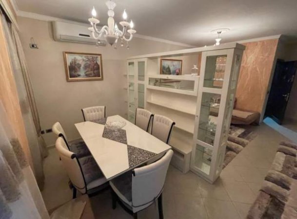 Tirane, jepet me qera apartament 3+1+A+BLK Kati 2, 180 m² 500 Euro (fresk)