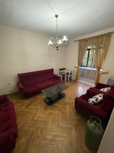 Tirane, jepet me qera apartament 2+1 72 m² 450 Euro (Rruga e kavajes)