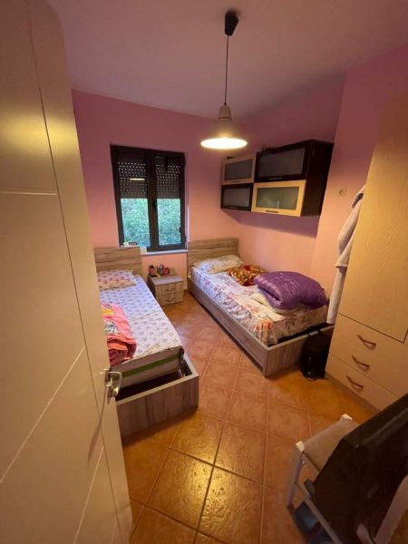 Tirane, jepet me qera apartament 2+1 72 m² 450 Euro (Rruga e kavajes)