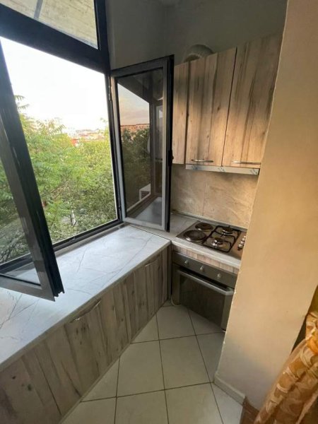 Tirane, jepet me qera apartament 2+1 72 m² 450 Euro (Rruga e kavajes)