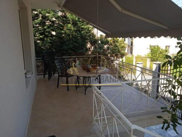 Tirane, jepet me qera Vile 306 m² 2.000 Euro (Vilat Amerikane)