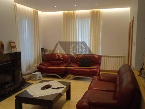 Tirane, jepet me qera Vile 306 m² 2.000 Euro (Vilat Amerikane)