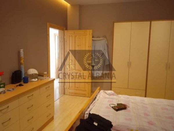 Tirane, jepet me qera Vile 306 m² 2.000 Euro (Vilat Amerikane)