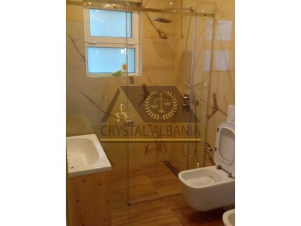 Tirane, jepet me qera Vile 306 m² 2.000 Euro (Vilat Amerikane)