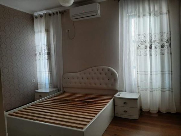 Tirane, jepet me qera Vile Kati 2, 135 m² 500 Euro (Rruga Riza Cerova 195/1)