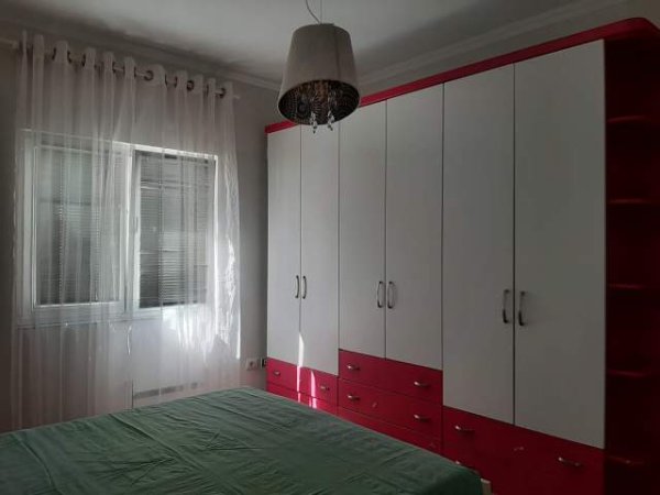 Tirane, jepet me qera Vile Kati 2, 135 m² 500 Euro (Rruga Riza Cerova 195/1)