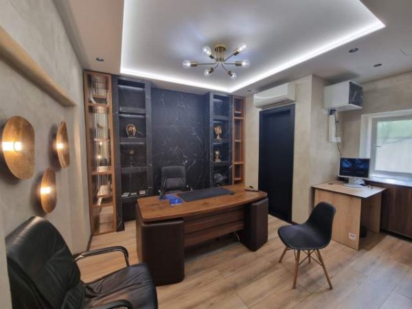 Tirane, jepet me qera dyqan Kati 0, 65 m² 1.400 Euro (Bulevardi Zogu i Pare)